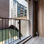 Stylish 2-Br Ground Floor Apt In Chelsea