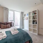 Stylish 2-Br Ground Floor Apt In Chelsea