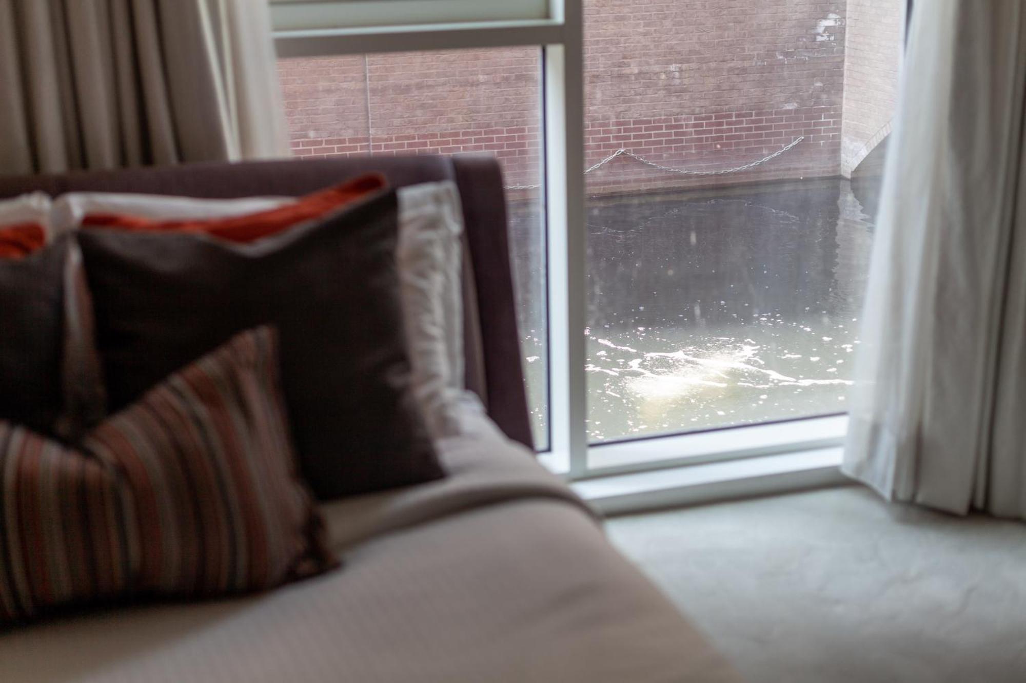 Stylish 2-br Ground Floor In Chelsea *
